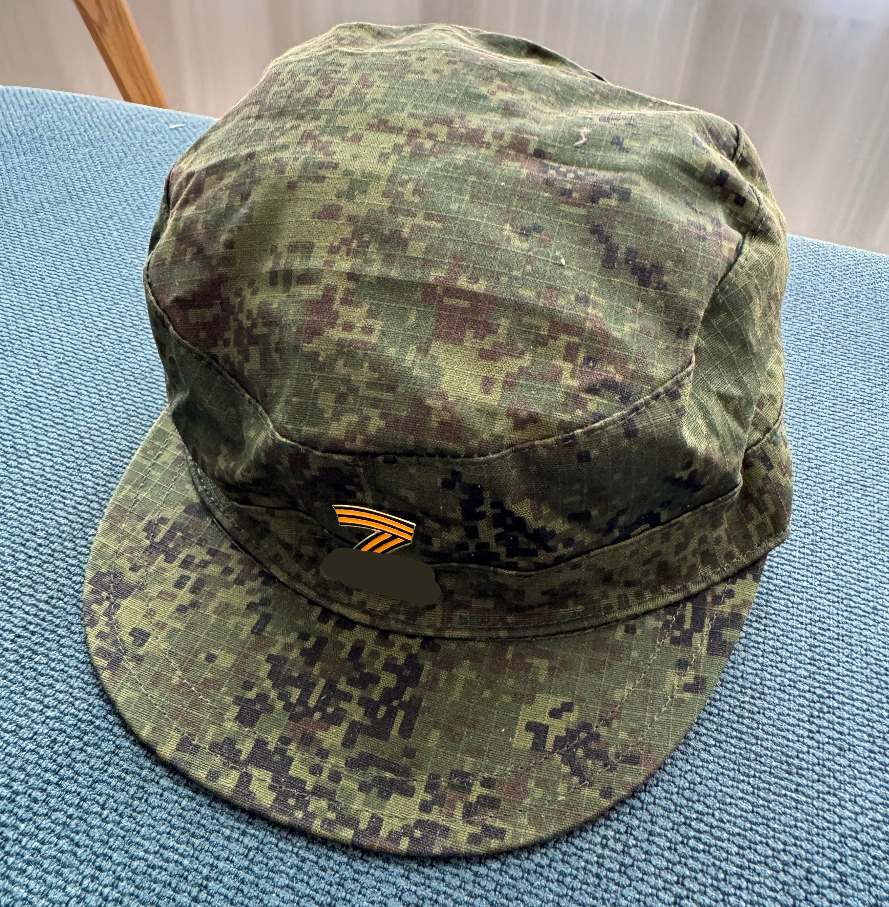 Trophy russian soldier cap hat badge soldier uniform camo EMR military army Russia Ukraine war 2022-2024