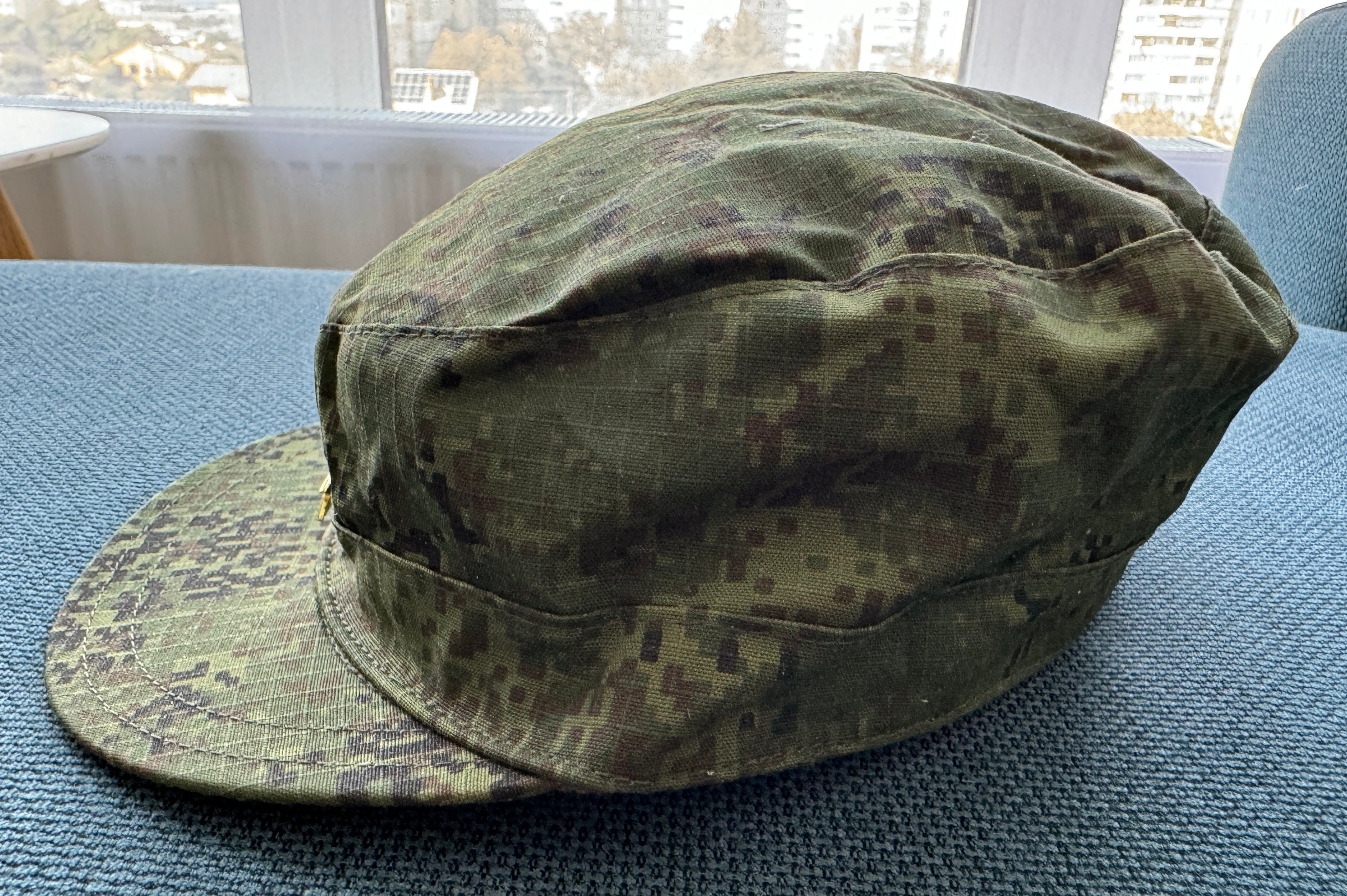 Trophy russian soldier cap hat badge soldier uniform camo EMR military army Russia Ukraine war 2022-2024