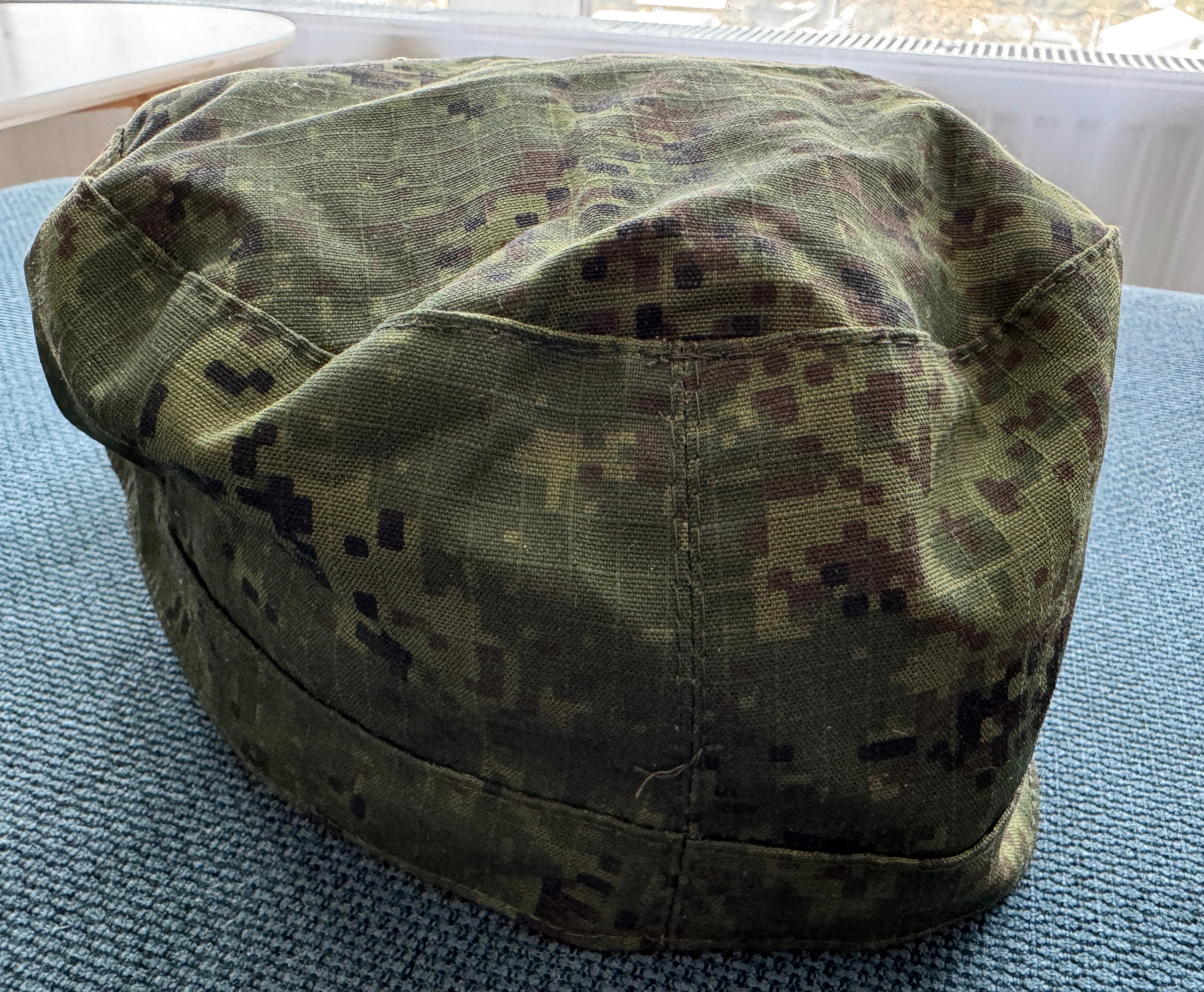 Trophy russian soldier cap hat badge soldier uniform camo EMR military army Russia Ukraine war 2022-2024
