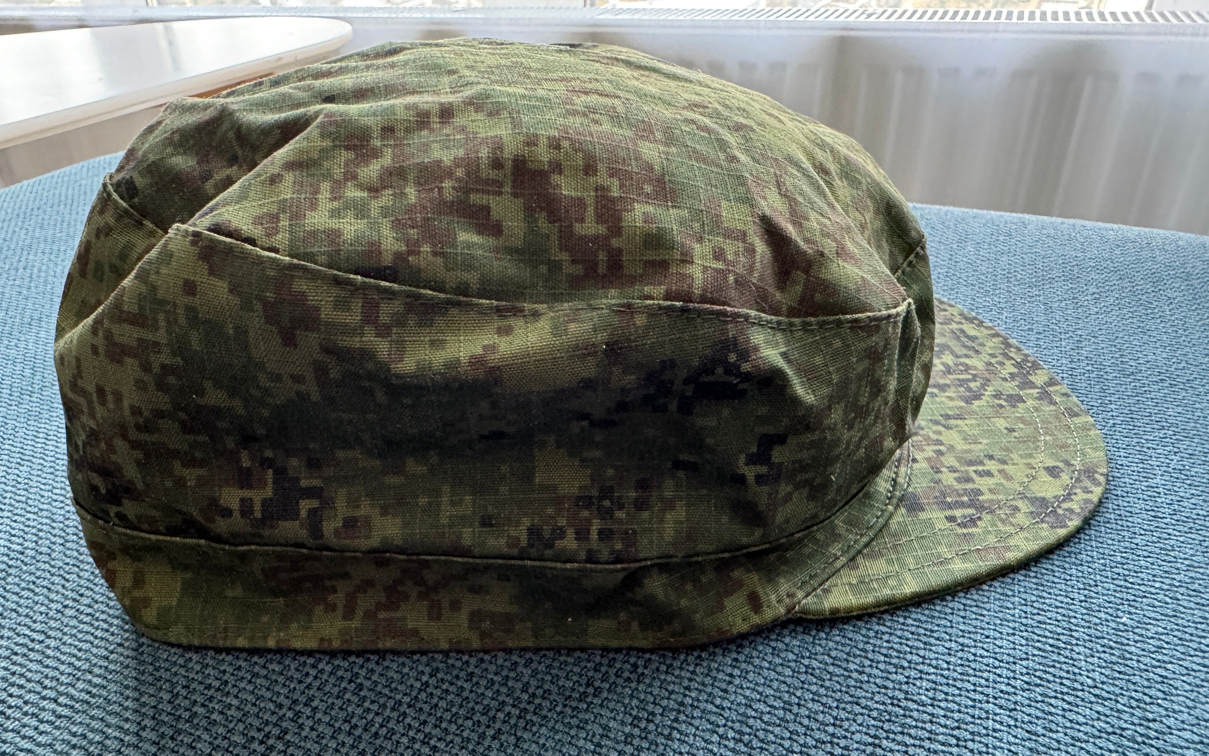 Trophy russian soldier cap hat badge soldier uniform camo EMR military army Russia Ukraine war 2022-2024