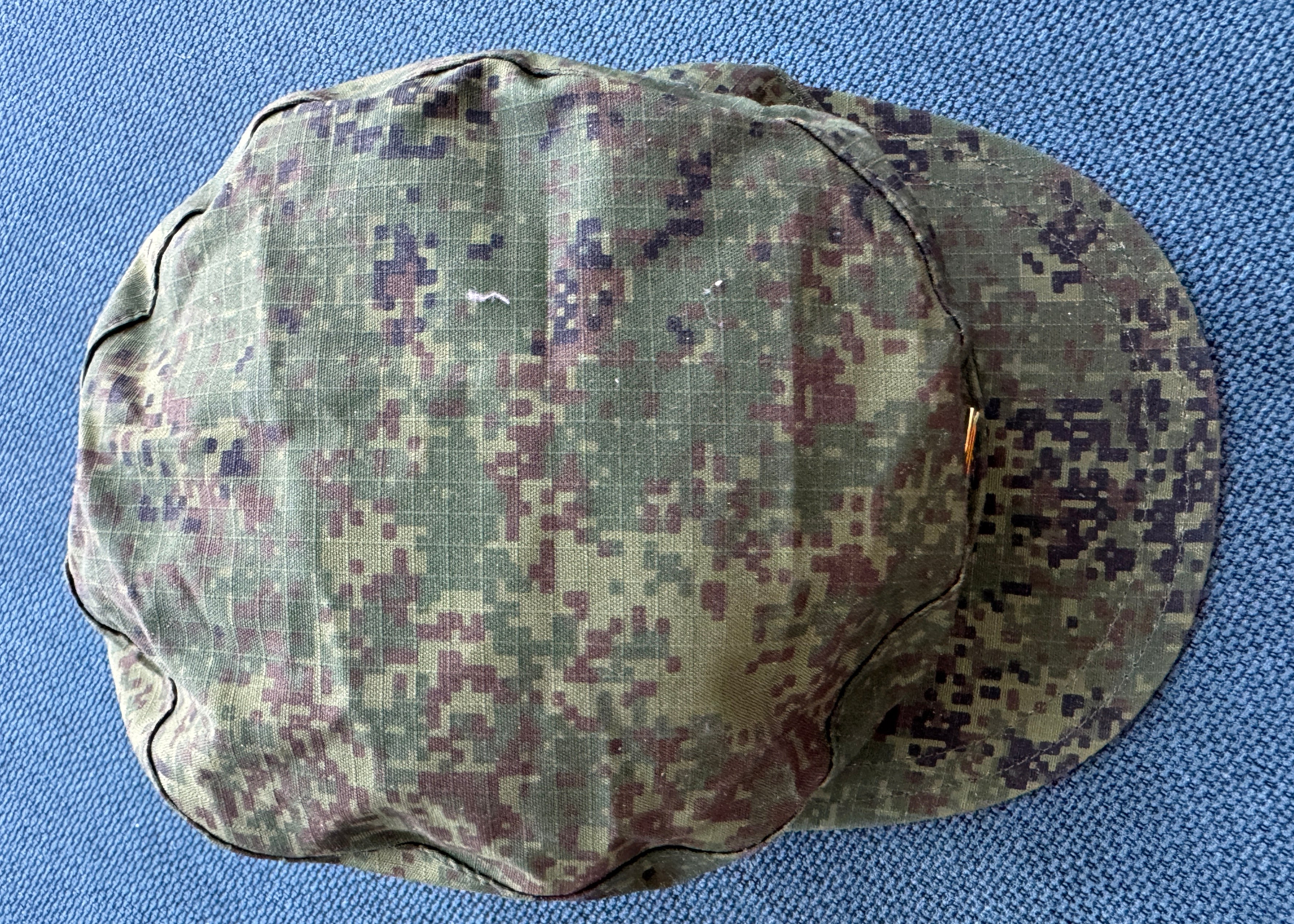 Trophy russian soldier cap hat badge soldier uniform camo EMR military army Russia Ukraine war 2022-2024