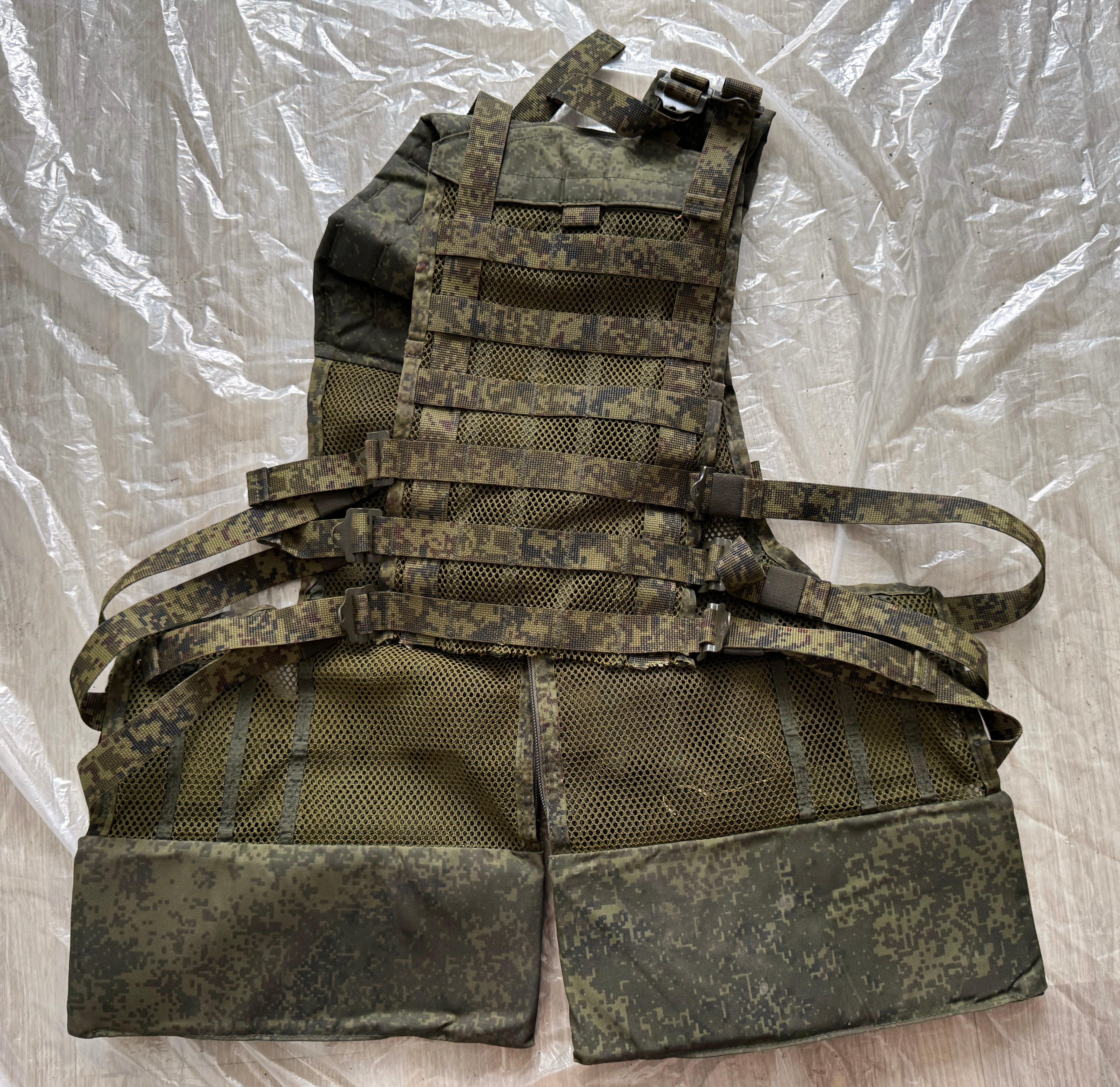 Trophy soldier ammunition tactical unloading system vest camo ratnik russian military army Ukraine war 2022-2024 #2