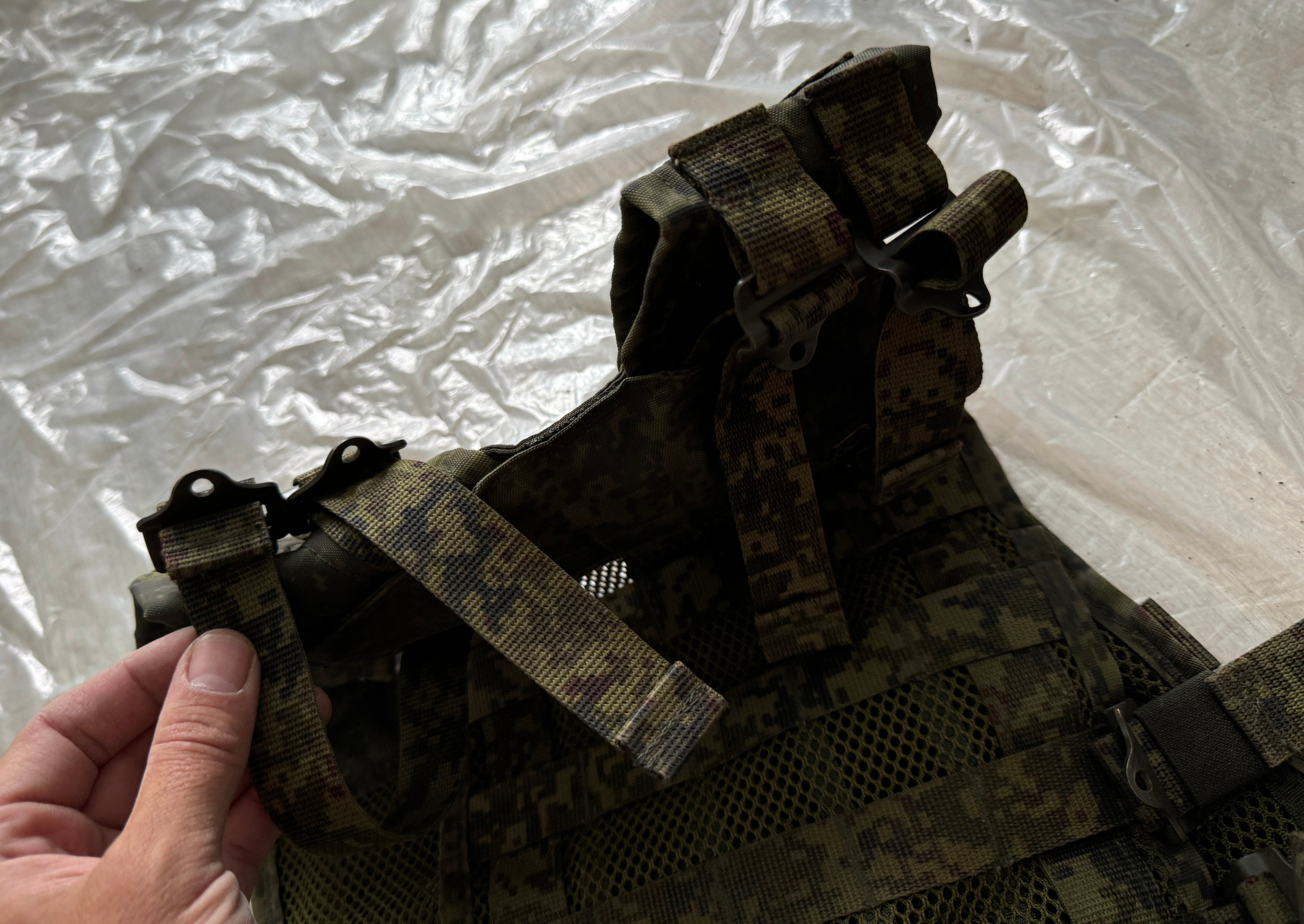 Trophy soldier ammunition tactical unloading system vest camo ratnik russian military army Ukraine war 2022-2024 #2