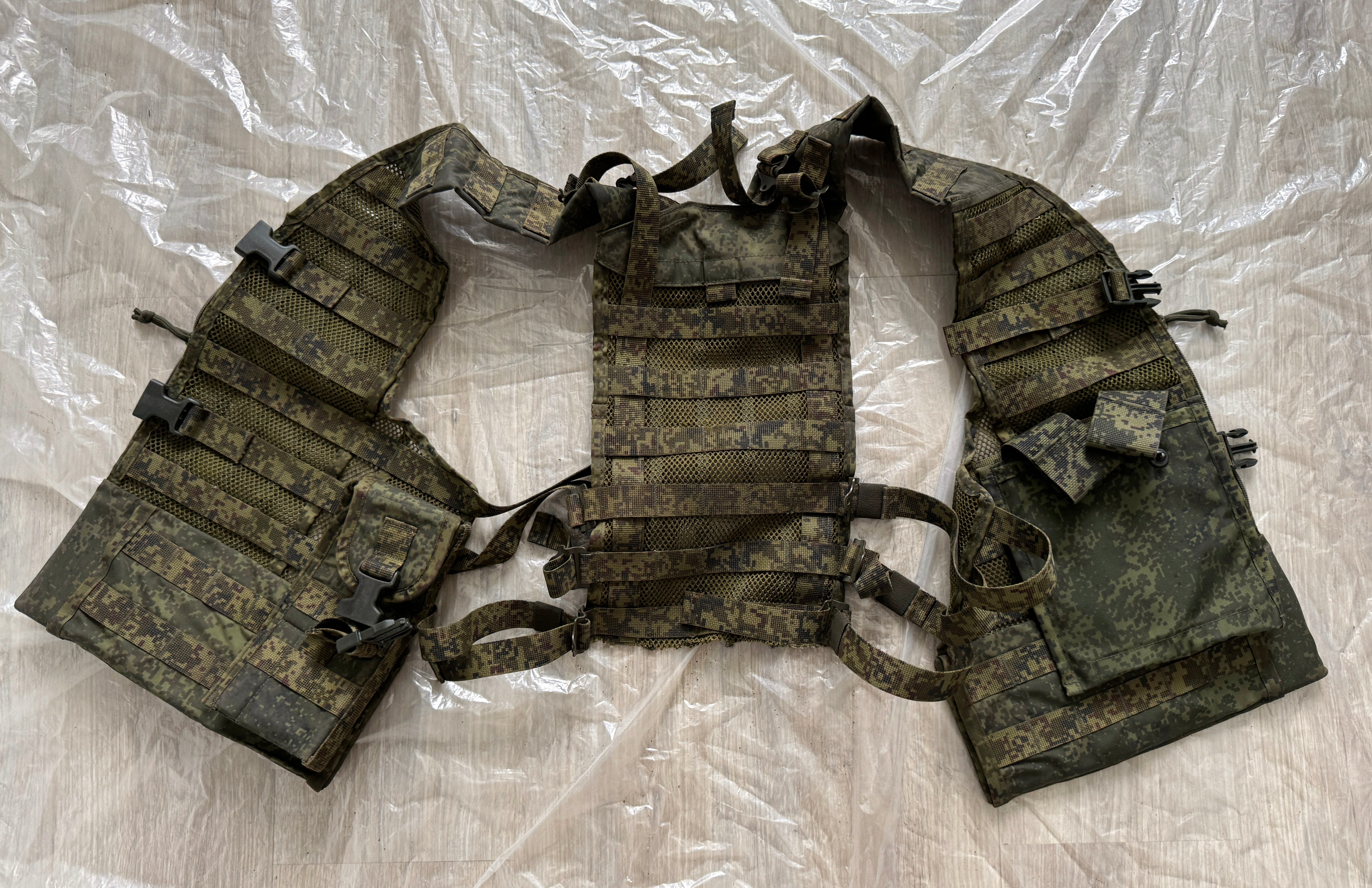 Trophy soldier ammunition tactical unloading system vest camo ratnik russian military army Ukraine war 2022-2024 #2