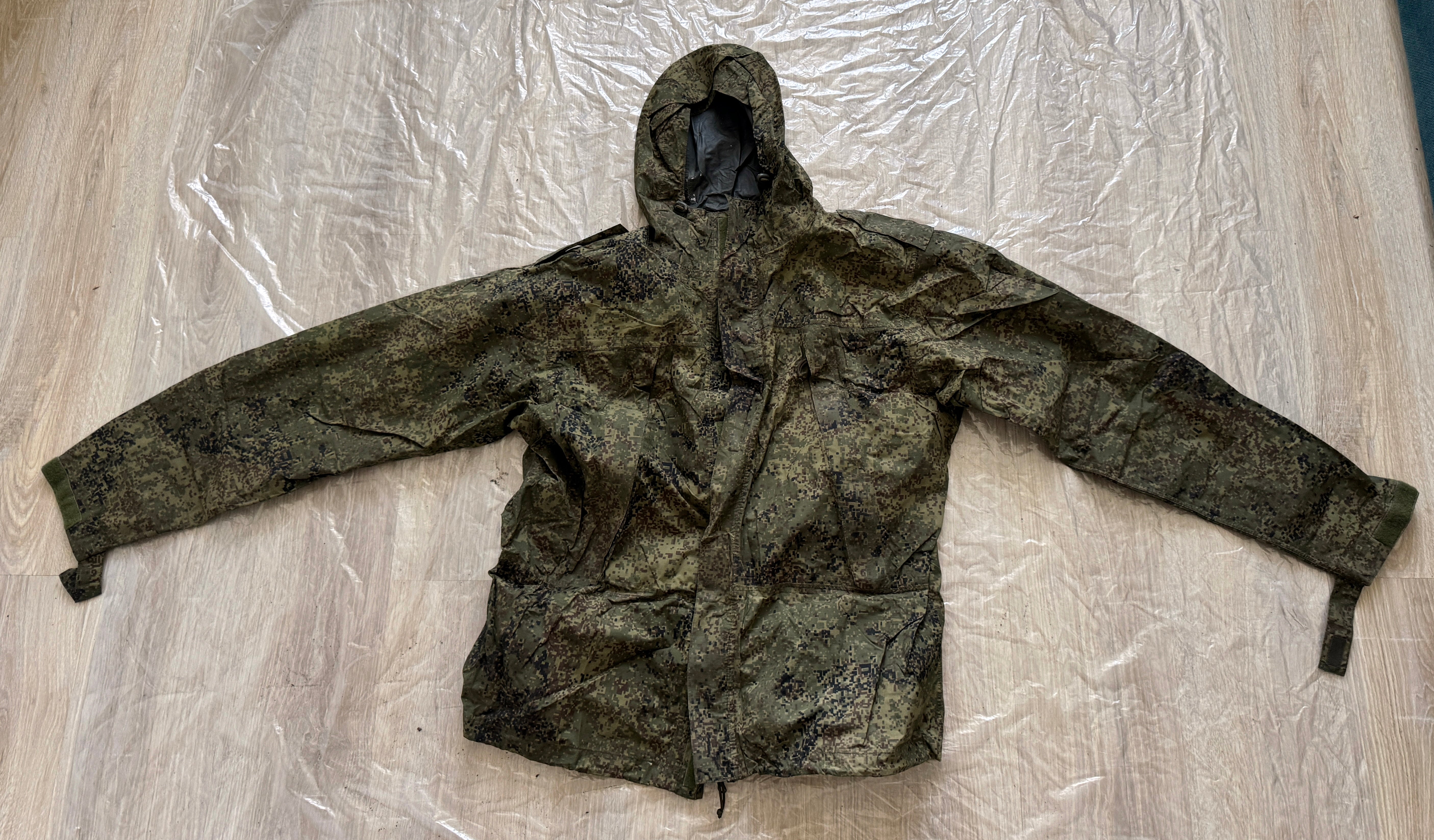 Trophy russian PMC soldier windbreaker jacket patch camouflage EMR uniform military army Russia Ukraine war 2022-2024