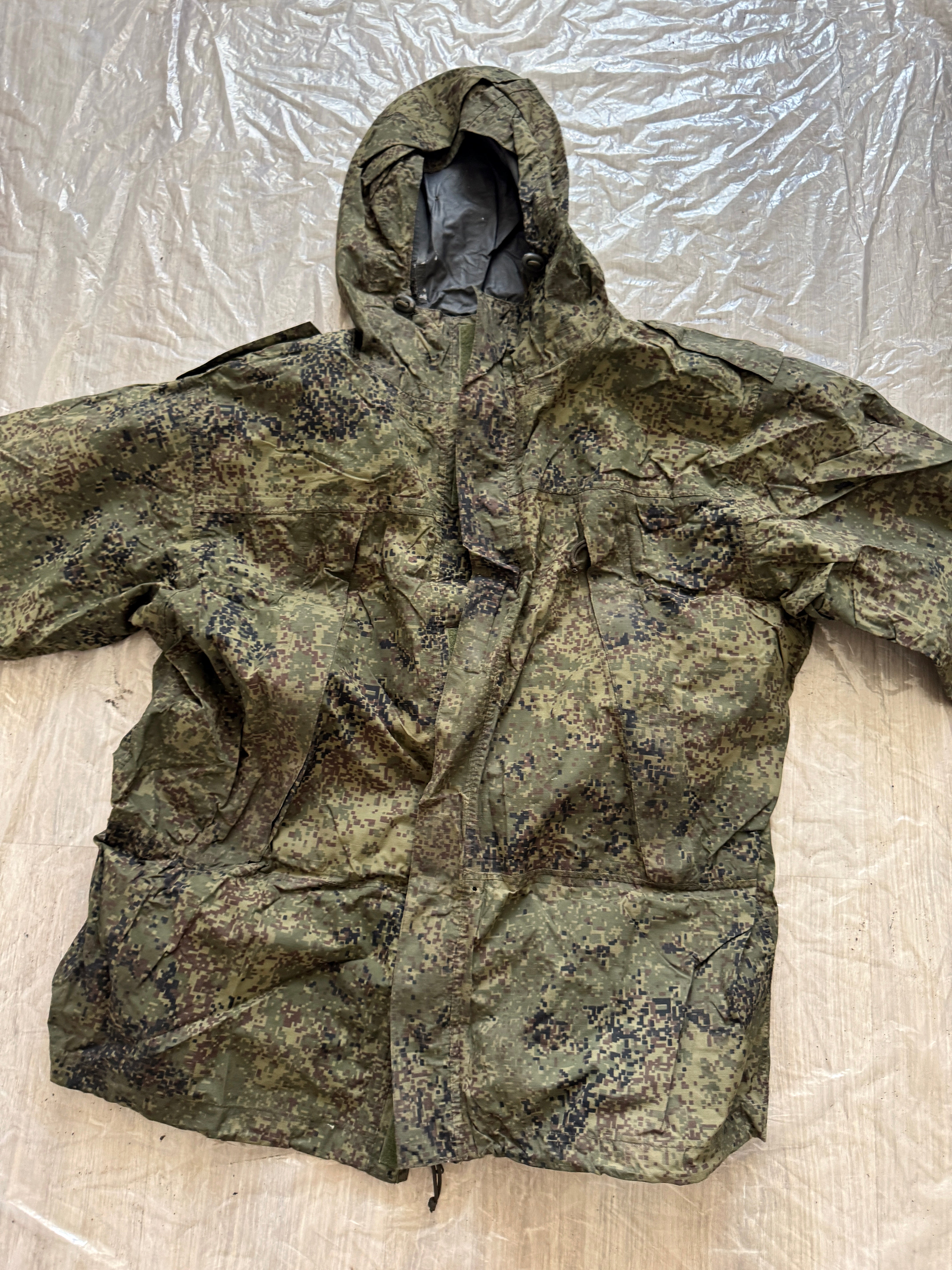 Trophy russian PMC soldier windbreaker jacket patch camouflage EMR uniform military army Russia Ukraine war 2022-2024