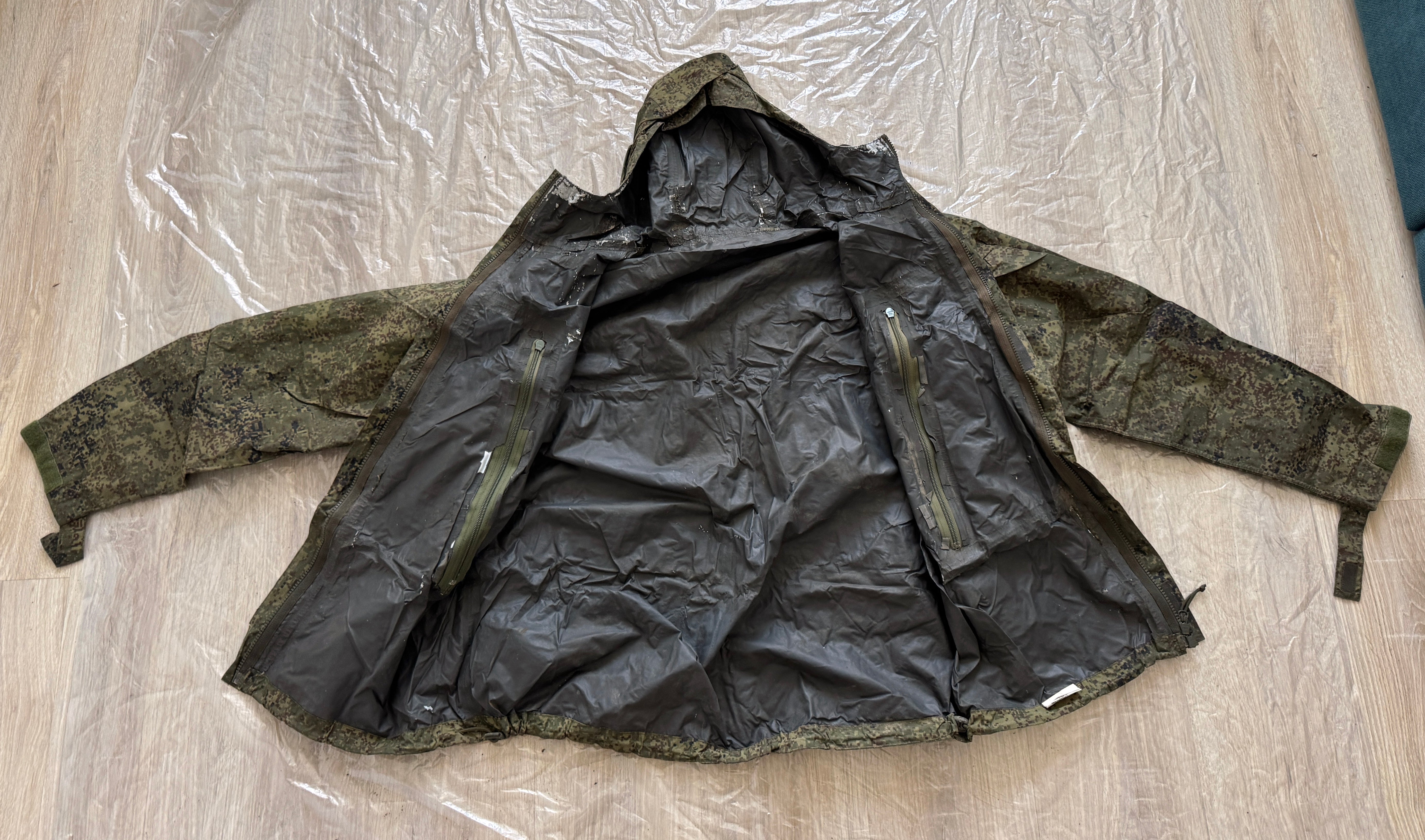 Trophy russian PMC soldier windbreaker jacket patch camouflage EMR uniform military army Russia Ukraine war 2022-2024