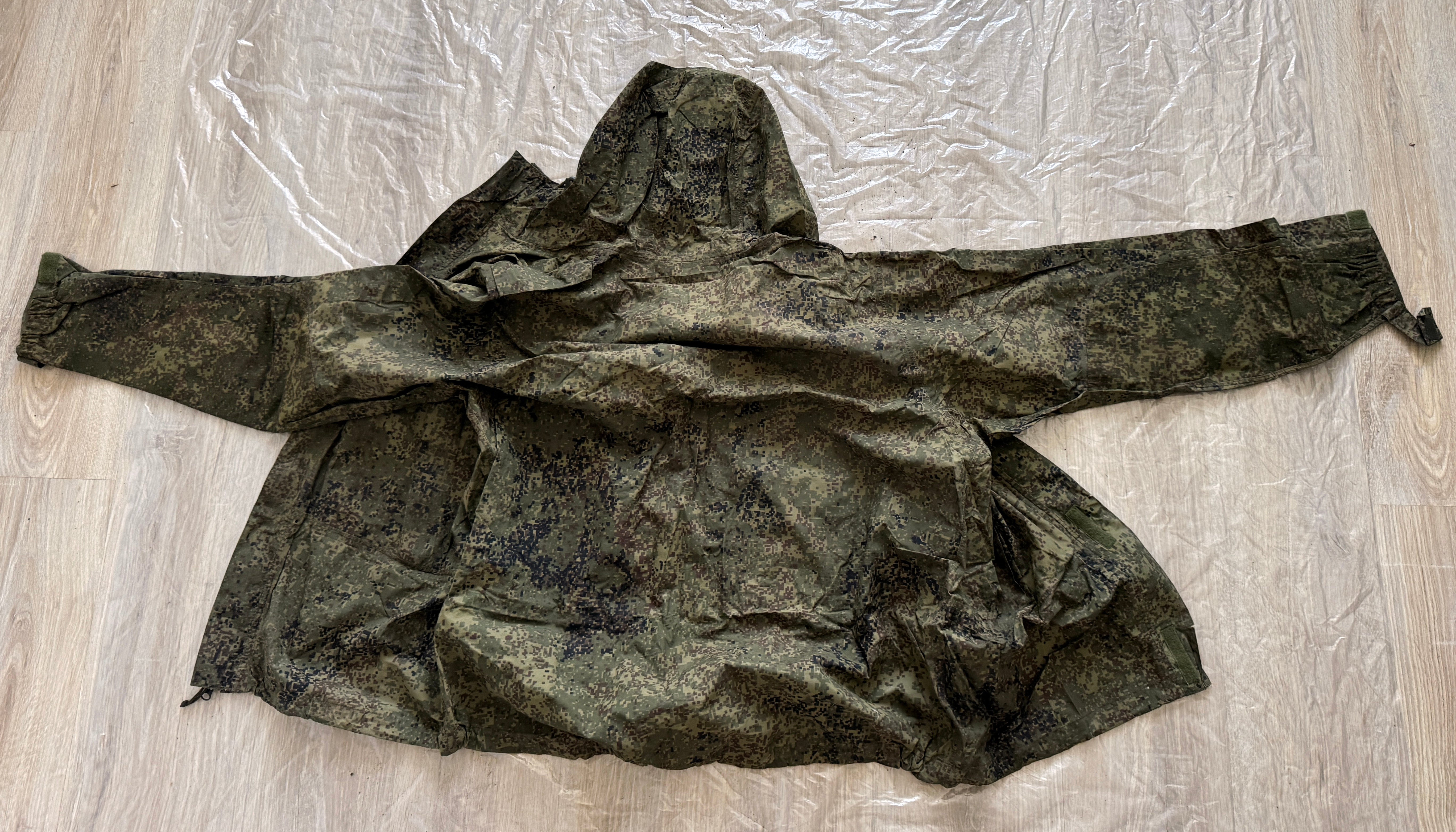 Trophy russian PMC soldier windbreaker jacket patch camouflage EMR uniform military army Russia Ukraine war 2022-2024