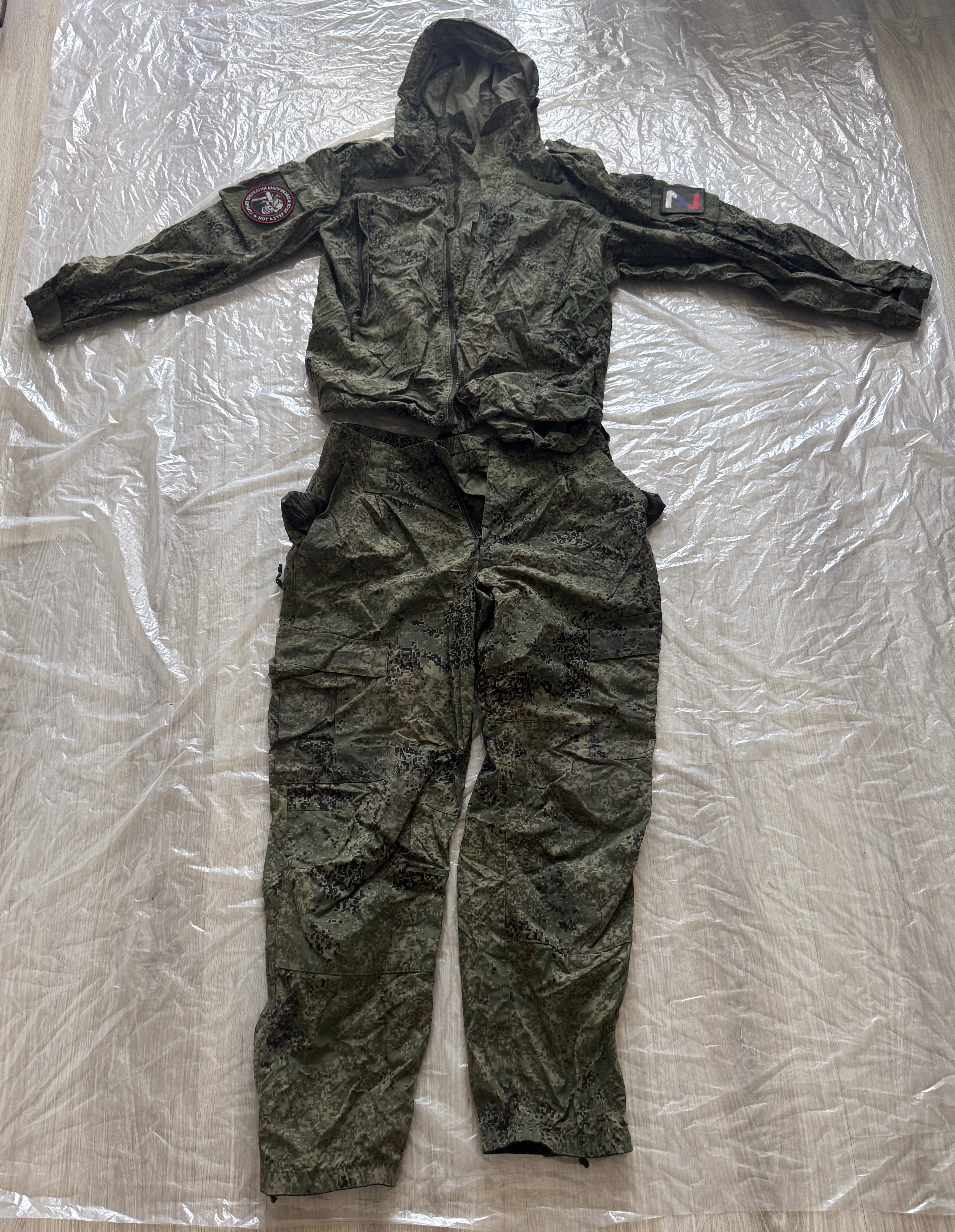Trophy russian soldier uniform windbreaker jacket pants patch camouflage military army Ukraine war 2022-2024
