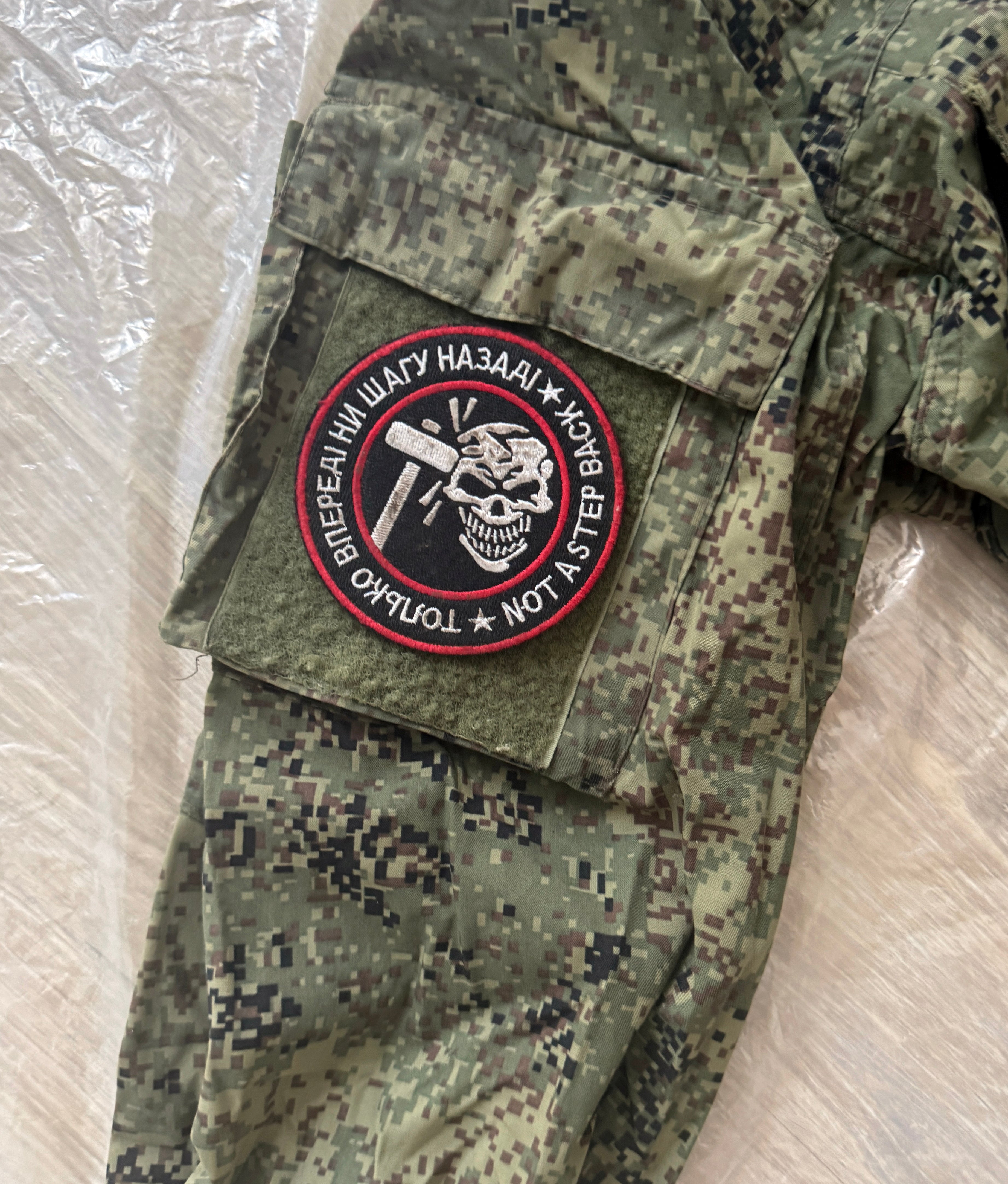 Trophy russian soldier uniform windbreaker jacket pants patch camouflage military army Ukraine war 2022-2024