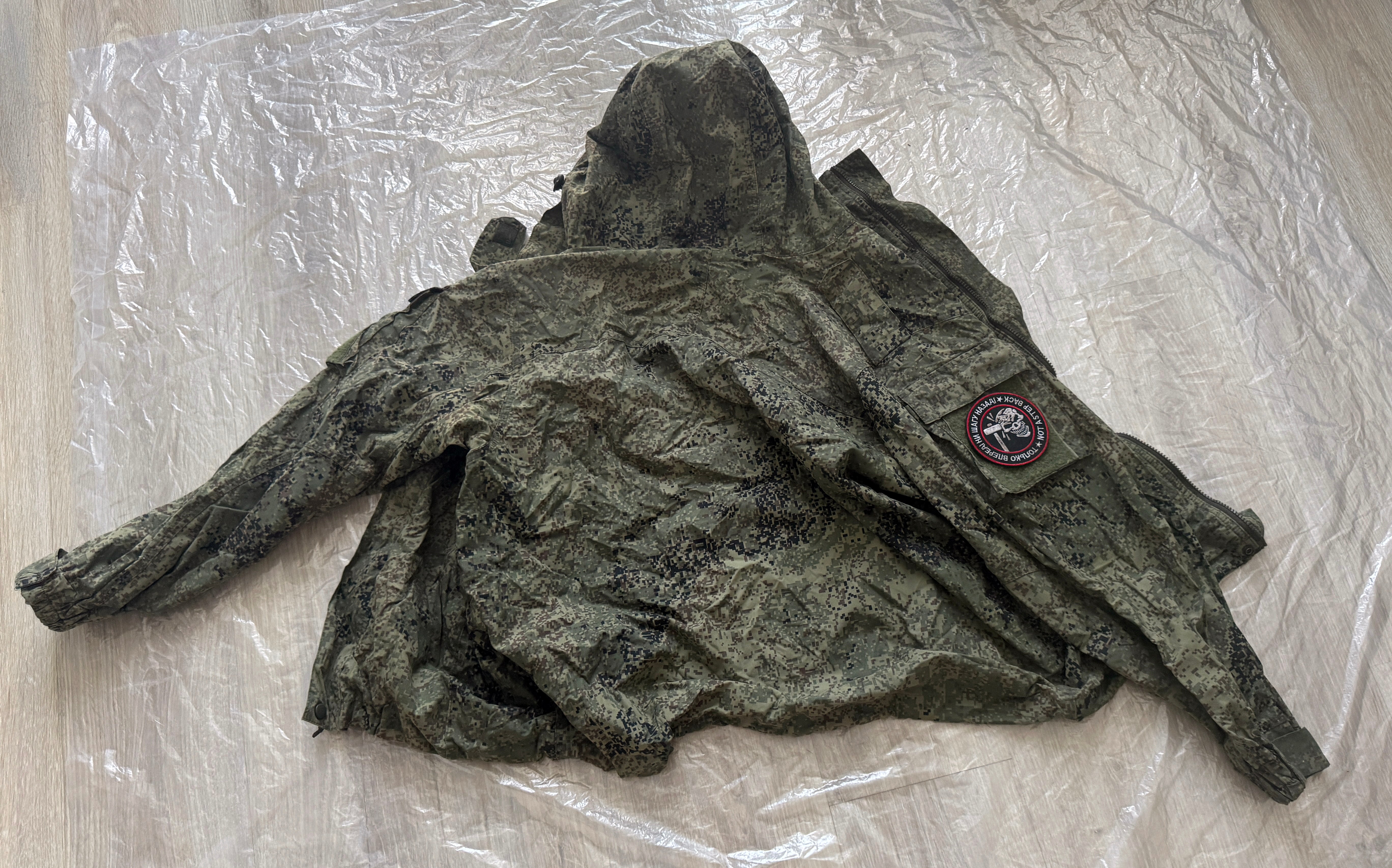 Trophy russian soldier uniform windbreaker jacket pants patch camouflage military army Ukraine war 2022-2024