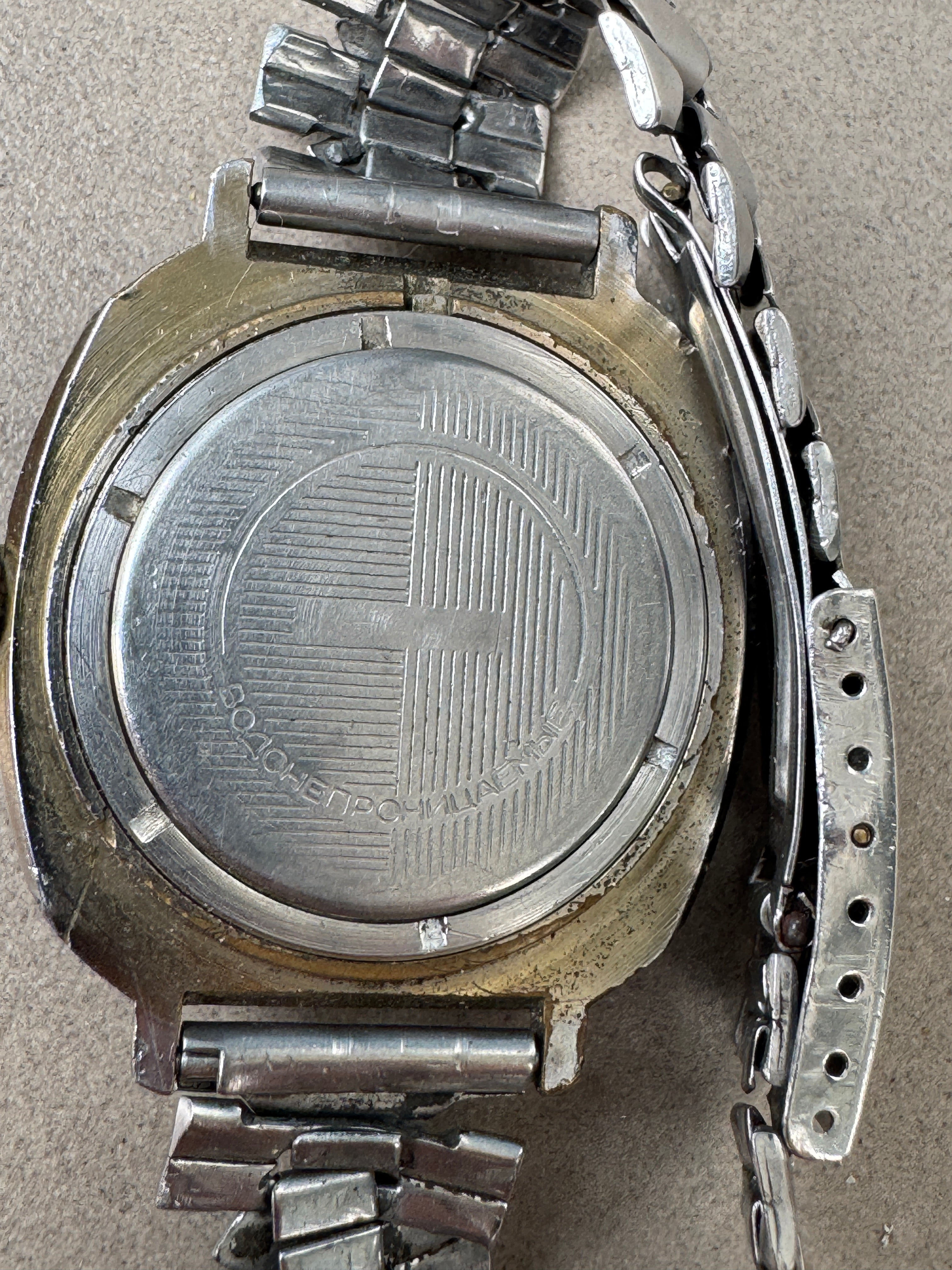Russian special tank forces soldier wristwatch Komandirskie Watch trophy Russia army military relic Ukraine war 2022-2024 #7
