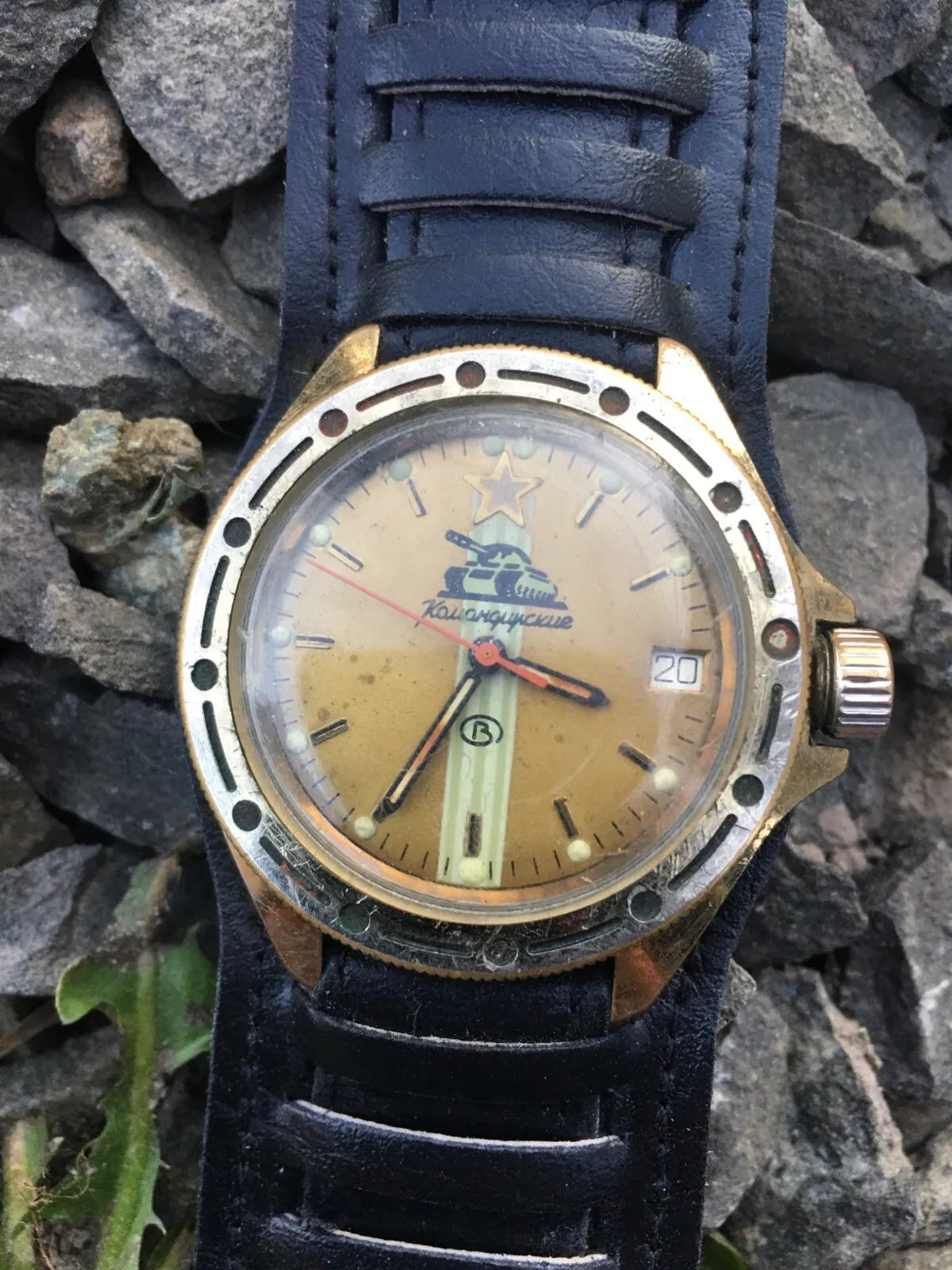Russian special forces soldier wristwatch Komandirskie Watch trophy Russia army military relic Ukraine war 2022-2024
