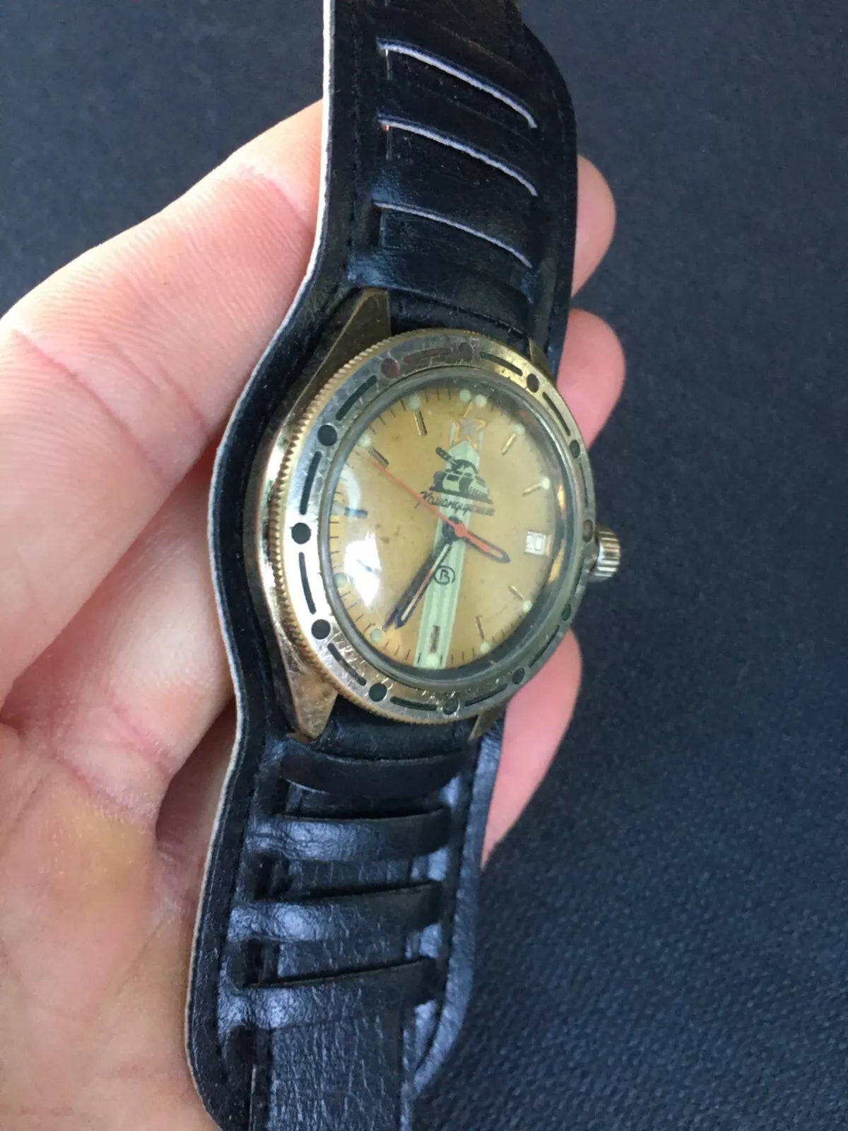 Russian special forces soldier wristwatch Komandirskie Watch trophy Russia army military relic Ukraine war 2022-2024