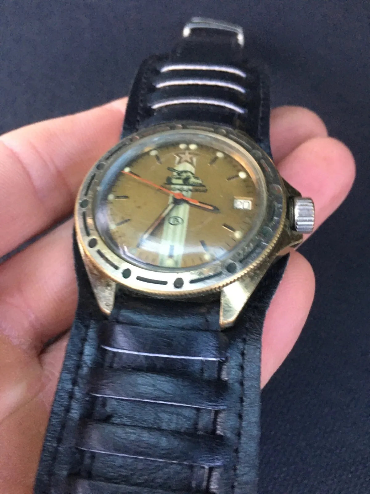 Russian special forces soldier wristwatch Komandirskie Watch trophy Russia army military relic Ukraine war 2022-2024