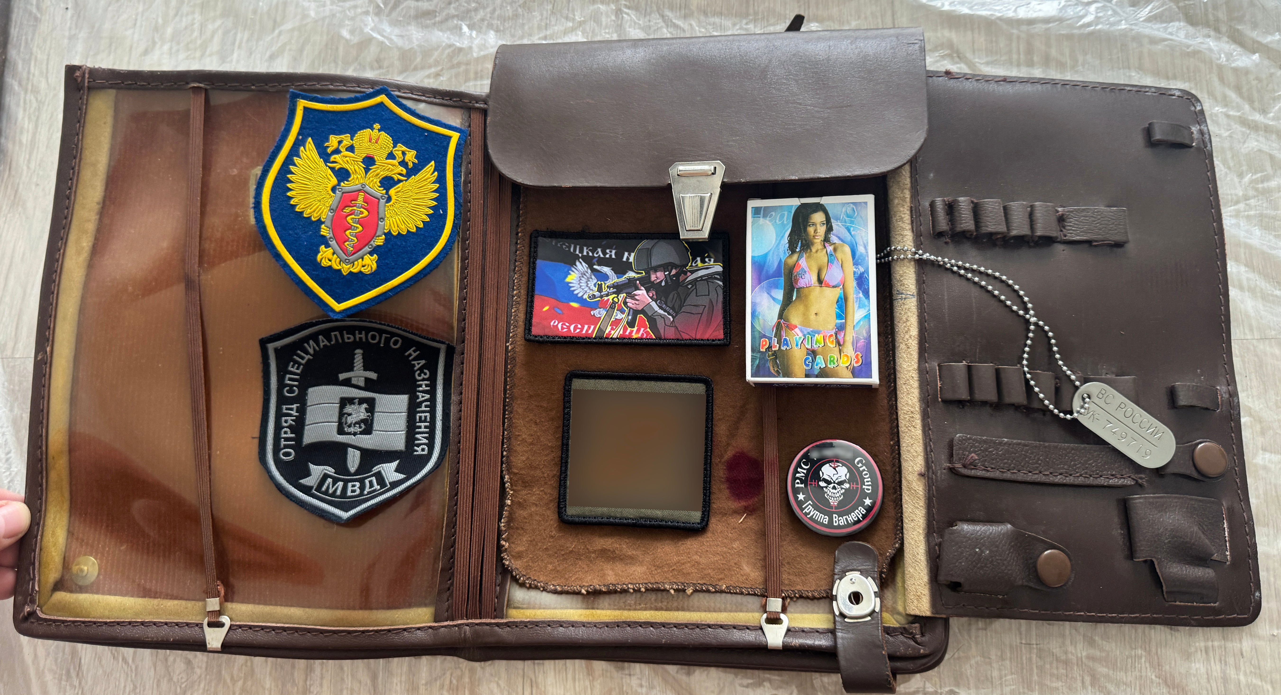 Trophy set bag with russian soldier personal belongings patch playing cards badge token  army military Ukraine russia war 2022-2024 #2