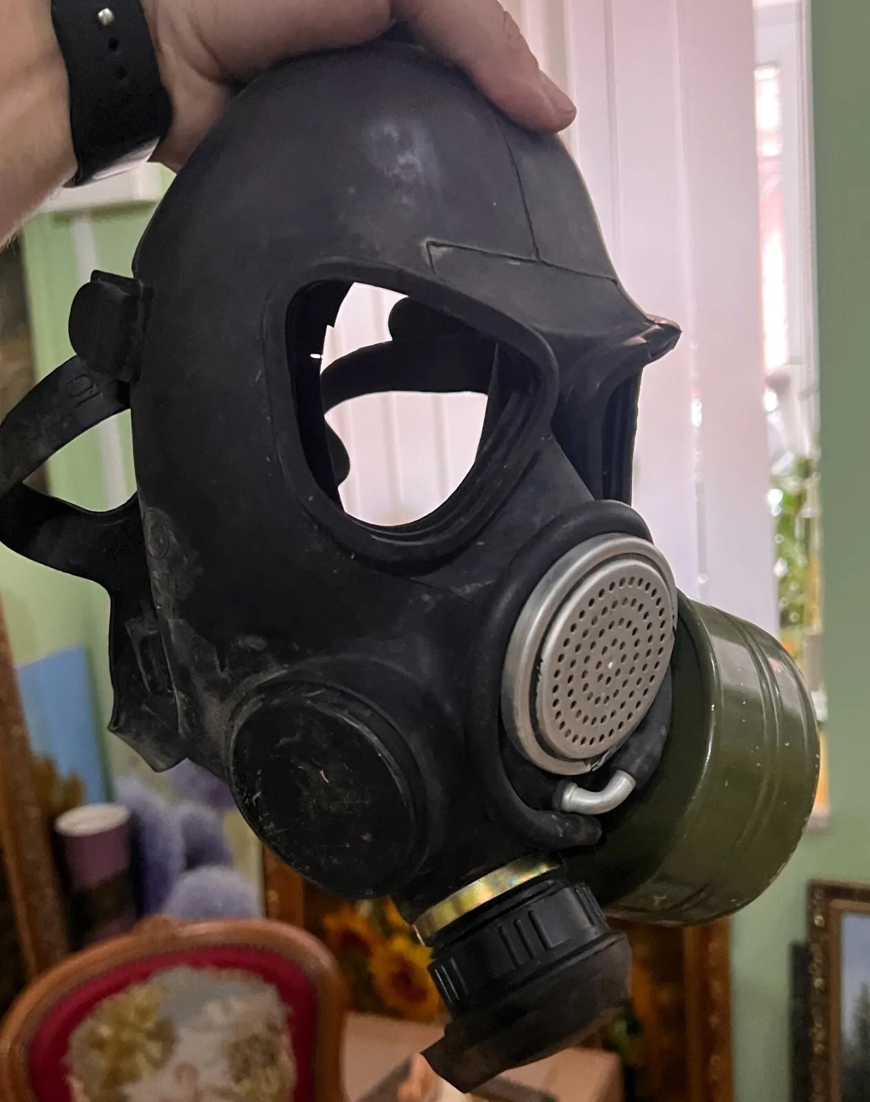 Trophy special forces Intelligence gas mask camo russian russia military army Ukraine war 2022-2024